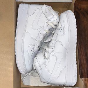 6Y Triple White Air Force 1